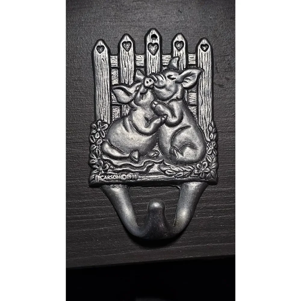 Vintage 90s Rustic Farmhouse Pewter Pigs in Love Wall Hanger